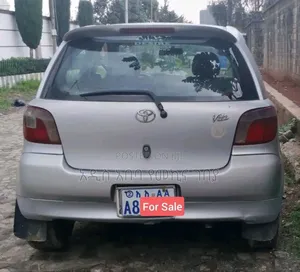 Photo - Toyota Vitz 1.0 FWD 3dr 2001 Silver