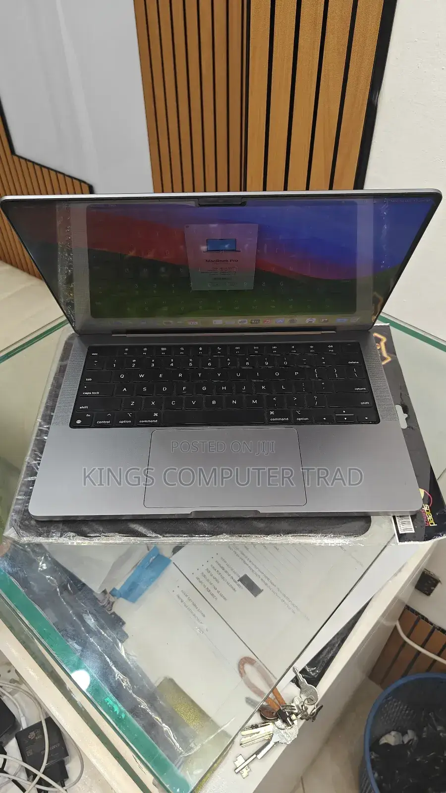 New Laptop Apple MacBook Pro M1 16GB Apple M1 Pro SSD 512GB