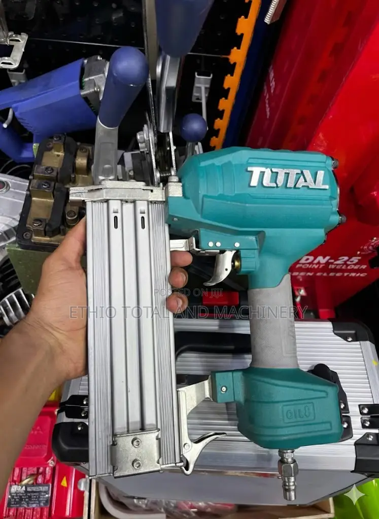 Total Tat8641 Pneumatic Air Concrete Nailer