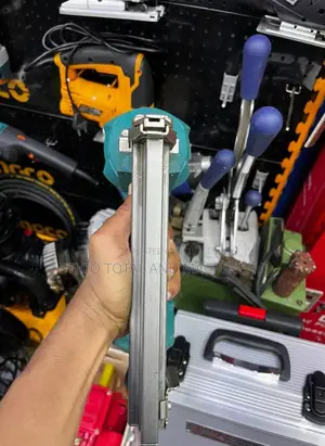 Total Tat8641 Pneumatic Air Concrete Nailer