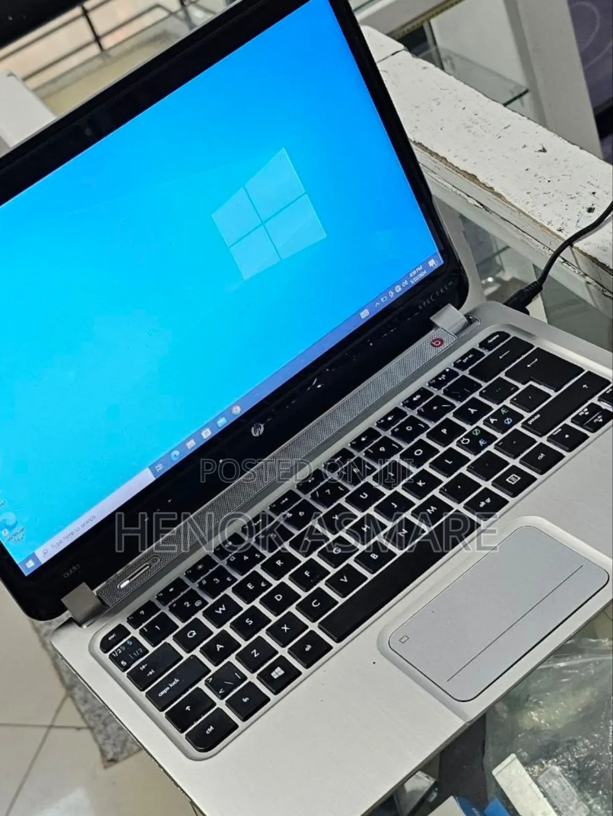 New Laptop HP Spectra 13 4GB Intel Core i5 SSD 128GB