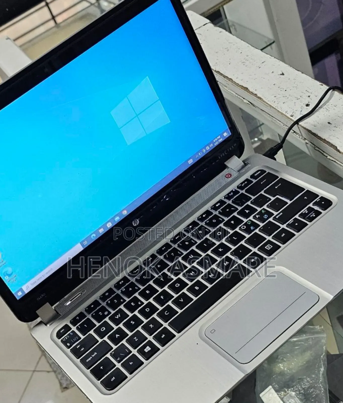 New Laptop HP Spectra 13 4GB Intel Core i5 SSD 128GB