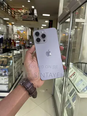 Photo - Apple iPhone 15 Pro Max 256 GB Silver