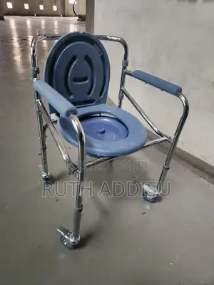 Toilet Four Wheel Wheelchair麵團shower Plated Commode Wheelchair New