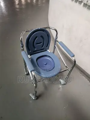 Photo - Commode Wheelchair痲不wheelchair輕輕wheelchair鳵的toilet Wheelchair Medical