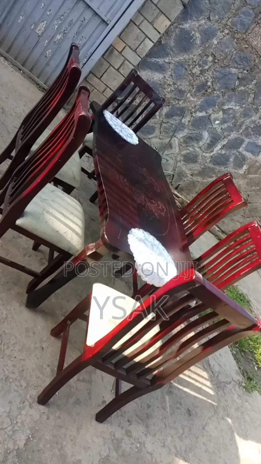 የሚገራርሙ የመመገቢያ ጠረጴዛ ወንበር