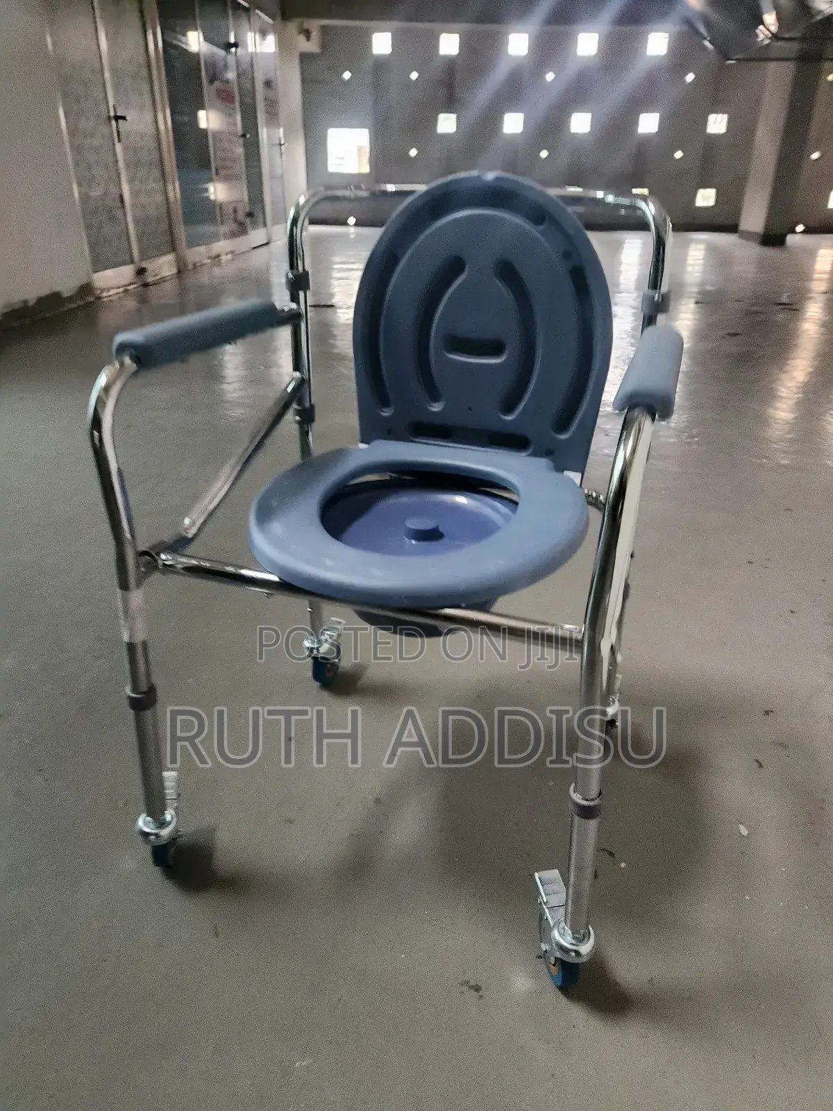 Commode Wheelchair老闆wheelchair晁不toilet Wheelchair者或commode Wheelchair
