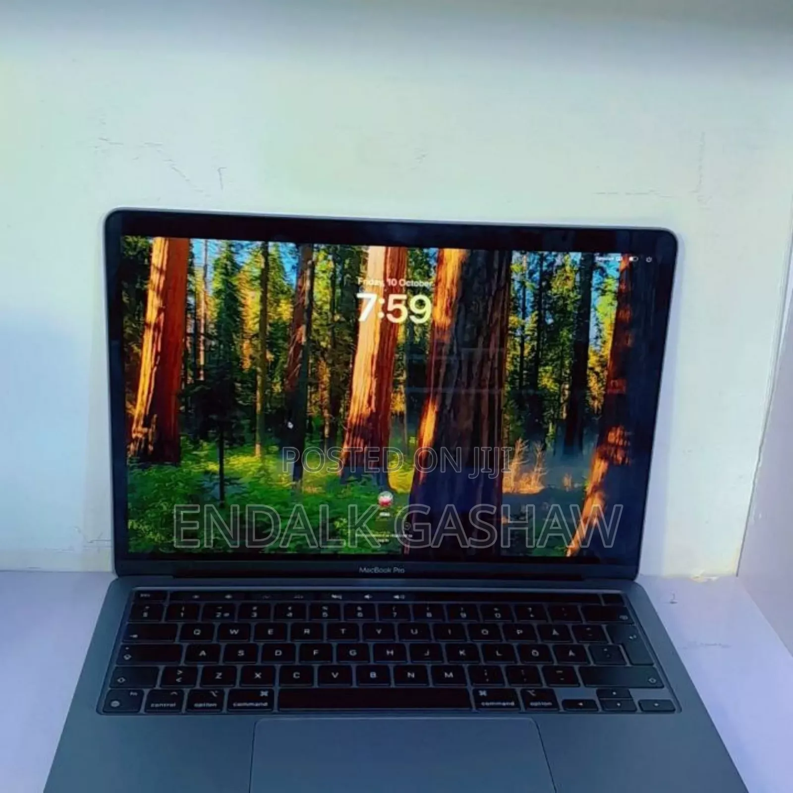 New Laptop Apple MacBook Pro 2020 M1 8GB Apple M1 SSD 512GB