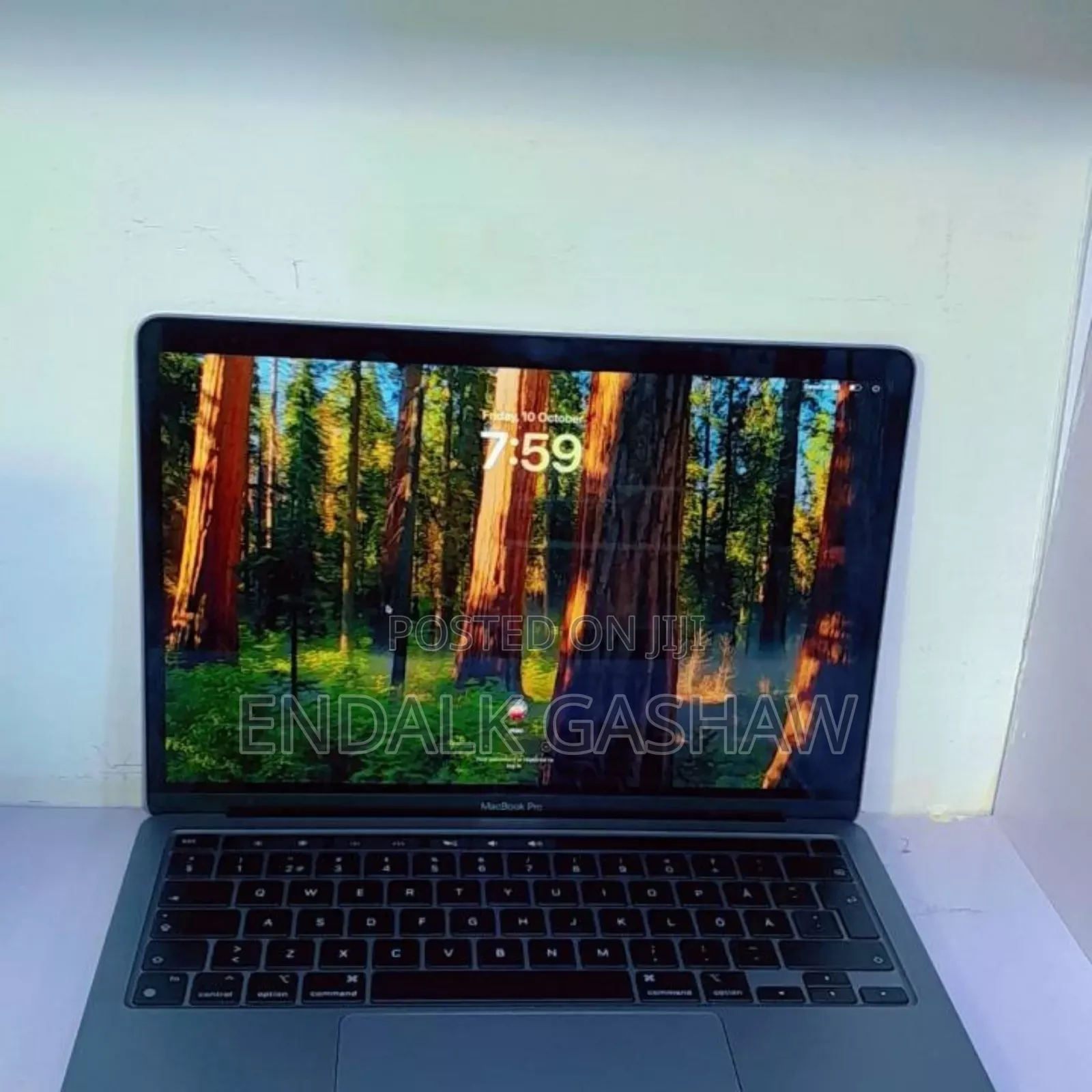 New Laptop Apple MacBook Pro 2020 M1 8GB Apple M1 SSD 512GB