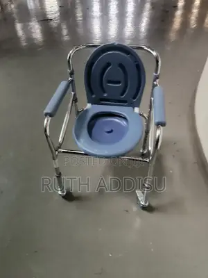 Photo - Commode Wheelchair較大toilet Wheelchair廟會commode Wheelchair重大wheelchair