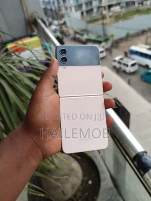 Samsung Galaxy Z Flip4 256 GB