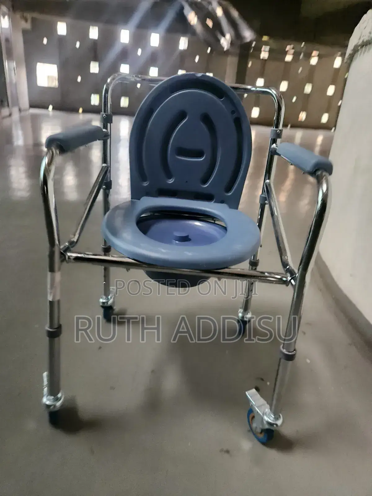 Commode Chair肢曾four Wheels Toilet Chair受垢four Wheels Wheelchair Popo