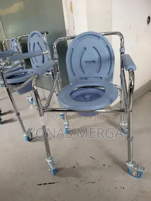 Photo - Toilet Chair髷曲commode Chair領取removing the Bucket or as a Shower Chair