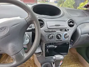 Toyota Vitz 1.0 FWD 5dr 2001 Silver