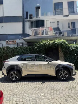 Toyota bZ4X 2023 Gold