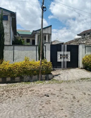5bdrm House in Jakiros, Bole for sale