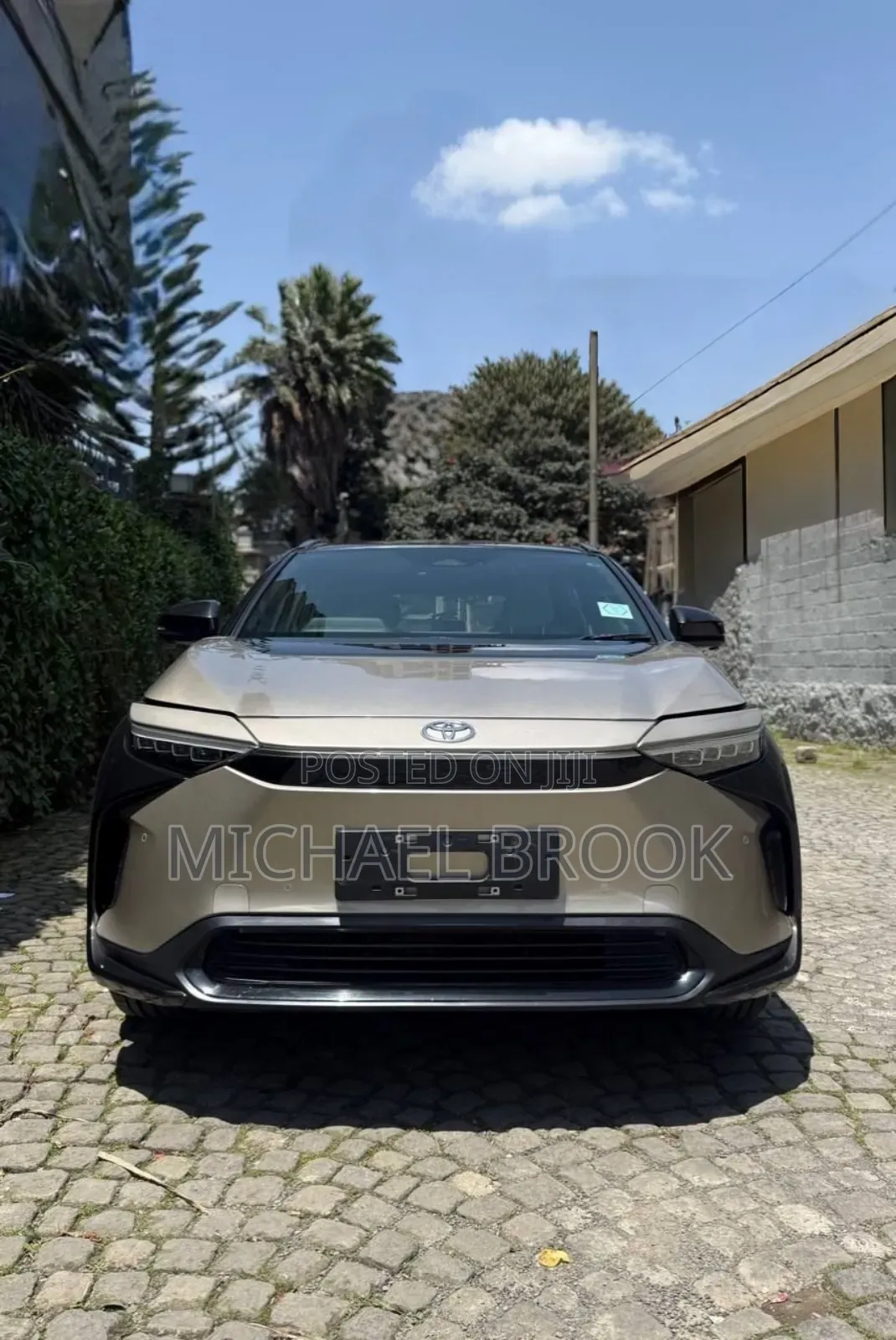 Toyota bZ4X 2023 Gold