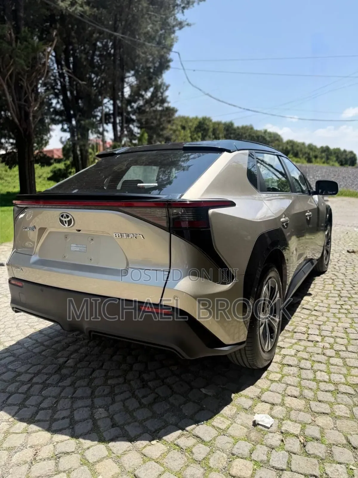 Toyota bZ4X 2023 Gold