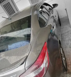 Toyota Yaris 2015 Gold