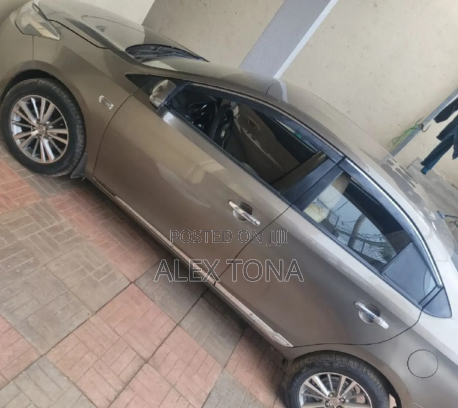 Toyota Yaris 2015 Gold