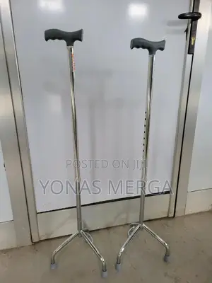 4-Legged Walking Stick瓷風four-Pronged Base for Enhanced Stability.
