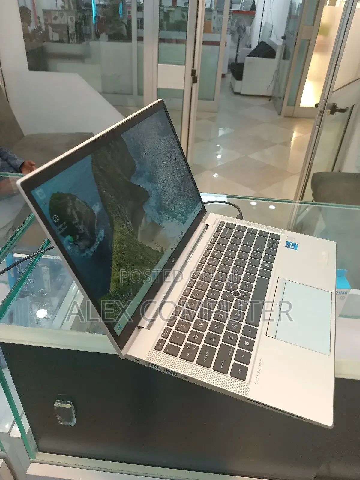 New Laptop HP EliteBook 840 G8 16GB Intel Core I7 SSD 512GB