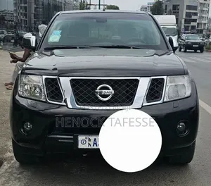 Photo - Nissan Navara 2012 Black