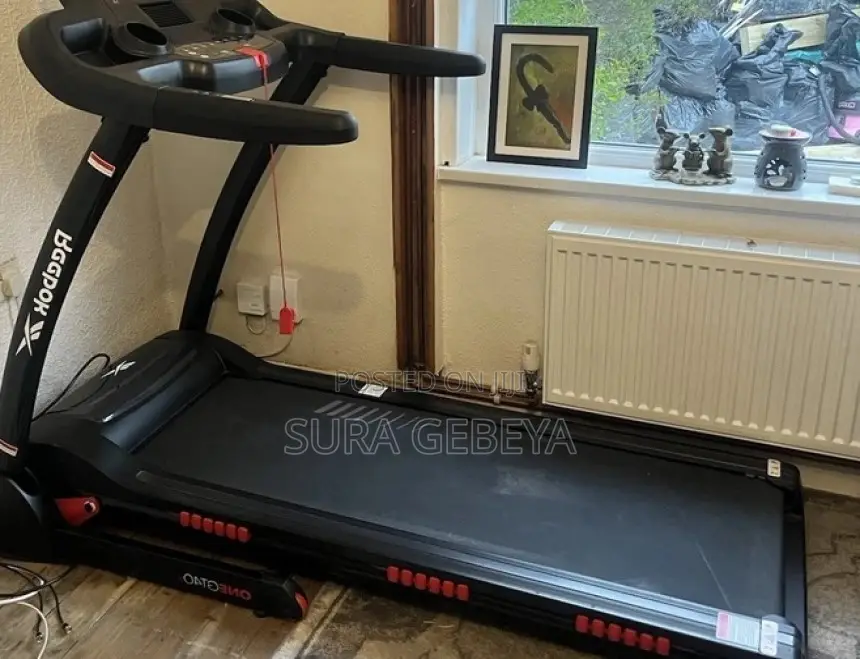 ያመጣነዉ ዘመናዊ የመሮጫ ማሽን Reebok Jet300 Serie የሚባል Reebok ድርጅት ያመረተዉ መሮጫ ማሽን