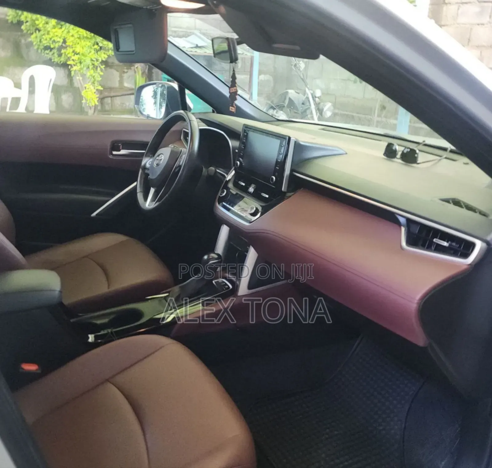 Toyota Corolla Cross Hybrid 2023 Silver