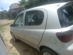 Toyota Vitz 2001 Gray