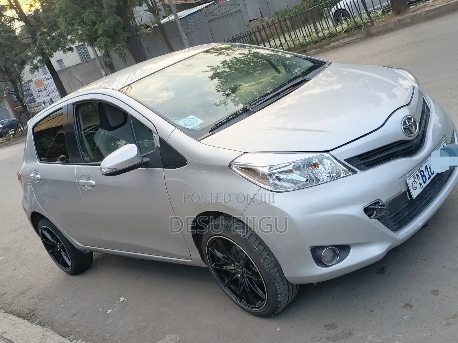Toyota Yaris 2012 Silver