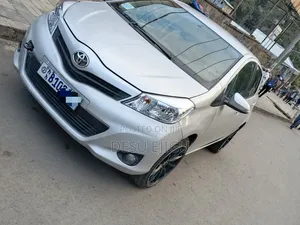 Toyota Yaris 2012 Silver