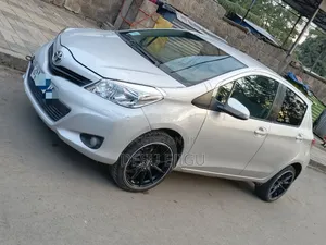 Toyota Yaris 2012 Silver