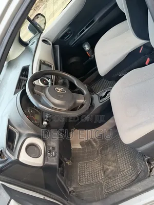 Toyota Yaris 2012 Silver