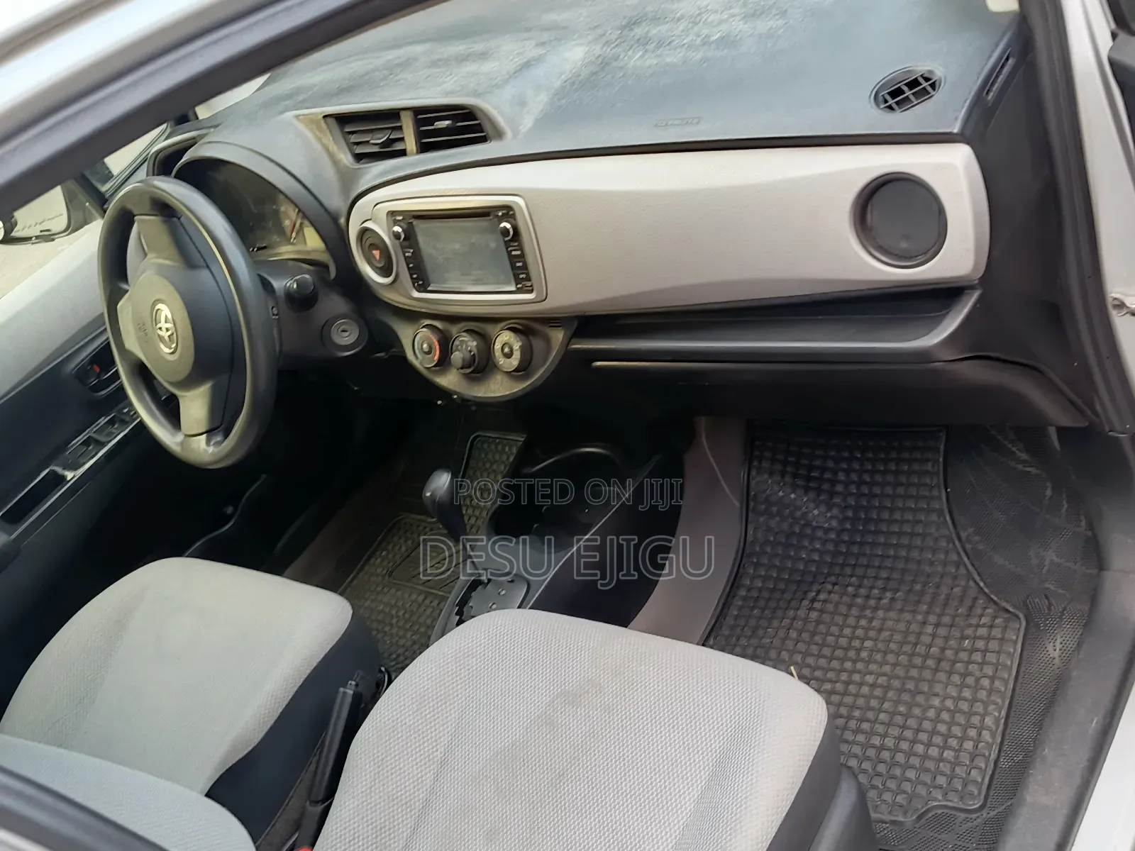 Toyota Yaris 2012 Silver