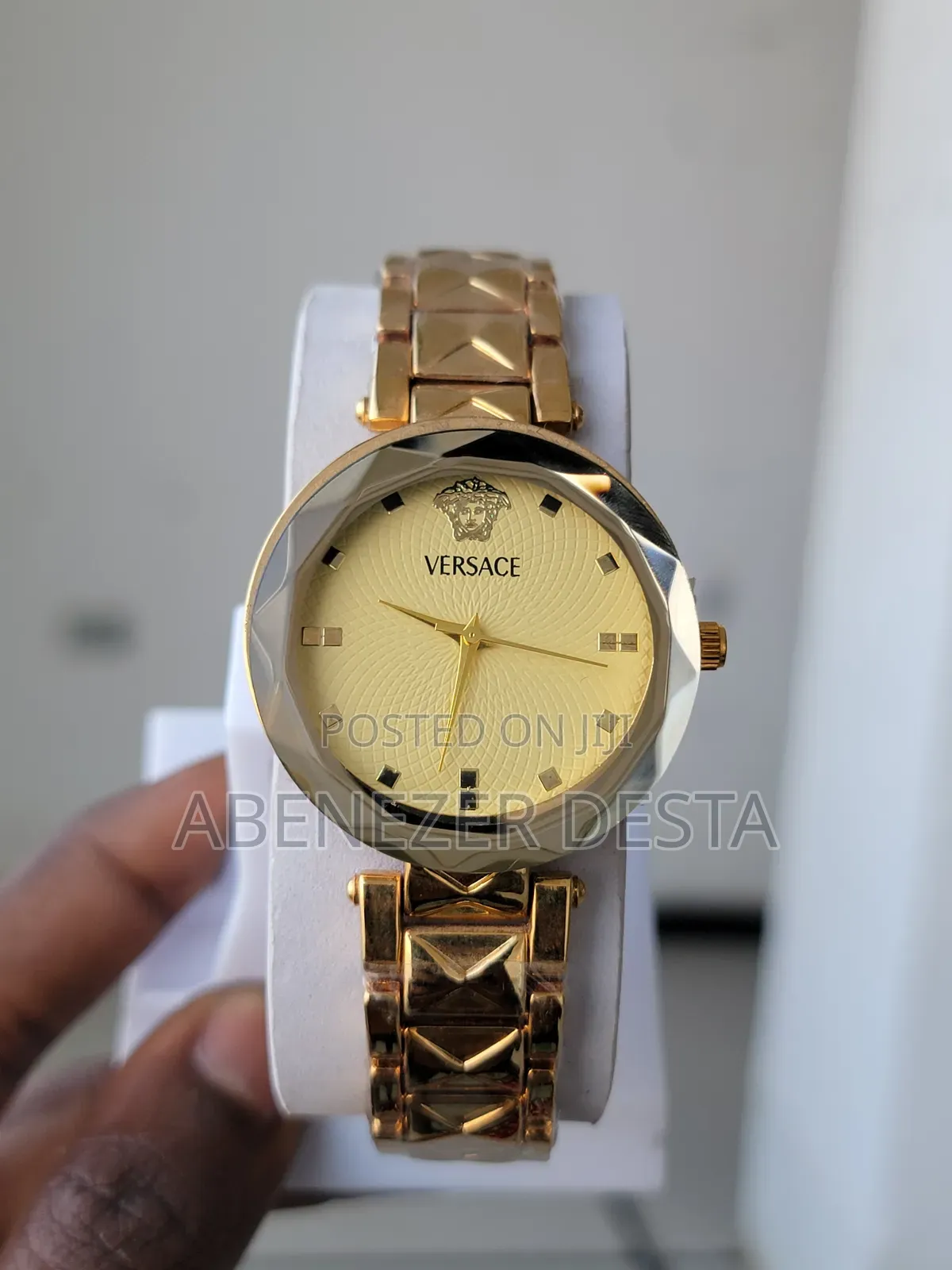 Versus Versace Covent Garden Scd110016 Women's Gold-Toned Watch