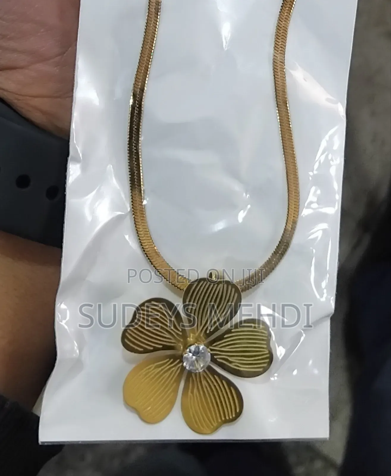  ጌጥ_ ሀብል,የጆሮ ጌጥ,ቀለበት ( የሴቶች )