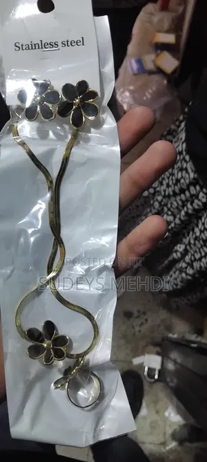  ጌጥ_ ሀብል,የጆሮ ጌጥ,ቀለበት ( የሴቶች )