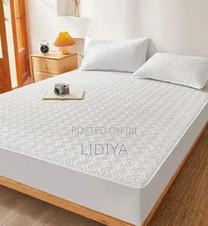 መታጠብ የሚችል እና በቀላሉ የሚደርቅ