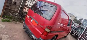 Toyota HiAce 2006 Red