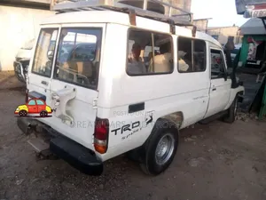 Toyota Land Cruiser 80 Wagon 1990 White