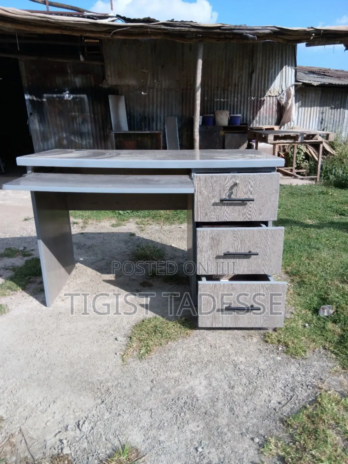 Computer Table With Keyboard Holder የቢሮ ጠረጴዛ 60*120ሳ.ሜ