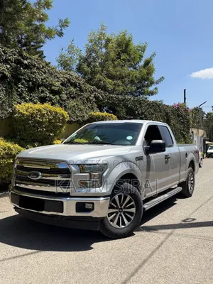 Photo - Ford F-150 XLT 4x2 Regular Cab Styleside 6.5 ft. box 122 in. WB 2018