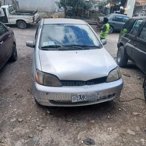 Photo - Toyota Platz 2001 Gray