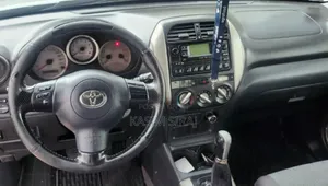 Toyota RAV4 1.8 2005 Blue