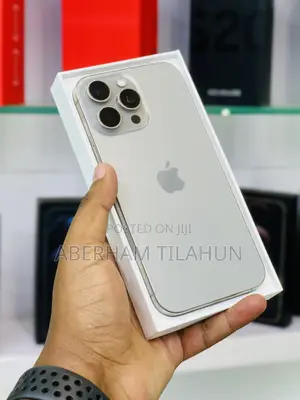 Photo - Apple iPhone 16 Pro Max 256 GB Silver