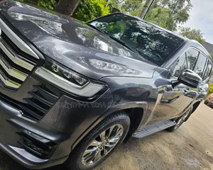 Toyota Land Cruiser 2023 Pearl