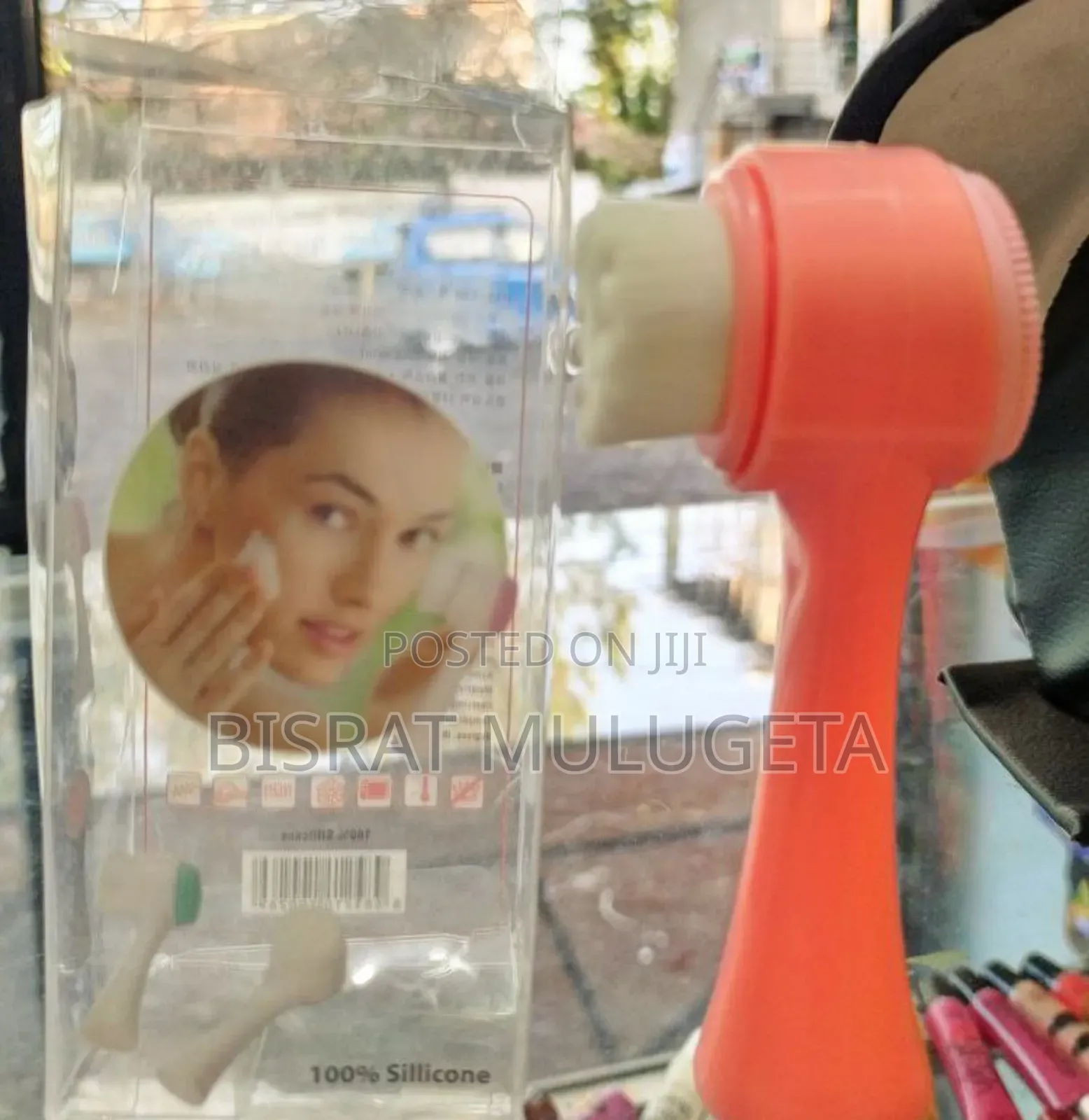 -sided Facial Cleansing Brush.