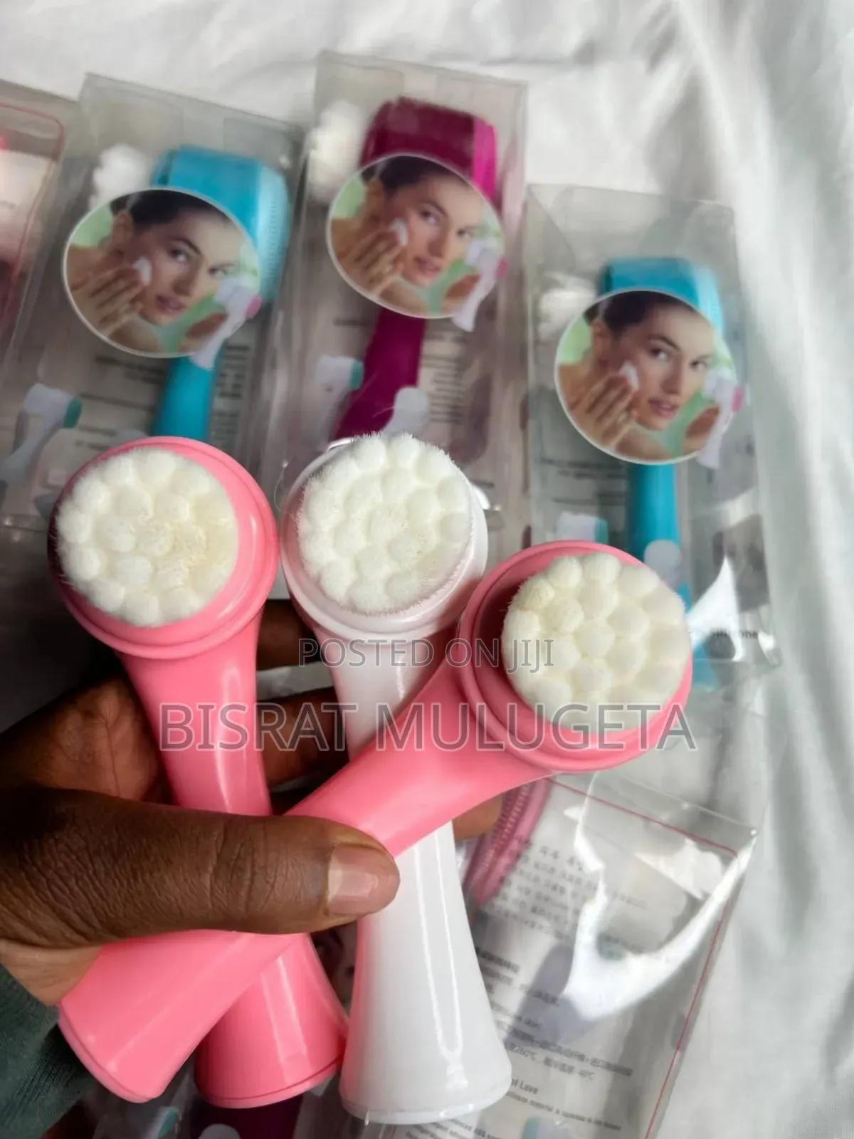 -sided Facial Cleansing Brush.
