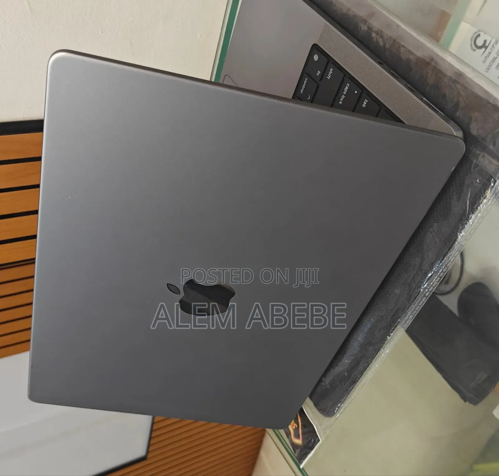 New Laptop Apple MacBook Pro 2021 M1 16GB Apple M1 Pro SSD 512GB